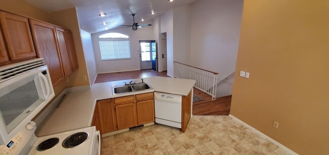 Photo - 2ND MONTH FREE FOR LEASE STARTING OCT 16!! House