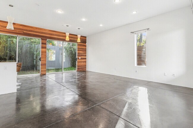 Foto del edificio - 3425 Louise St