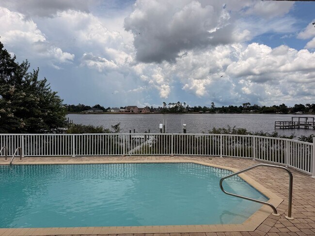Foto del edificio - 2516 Country Club Dr