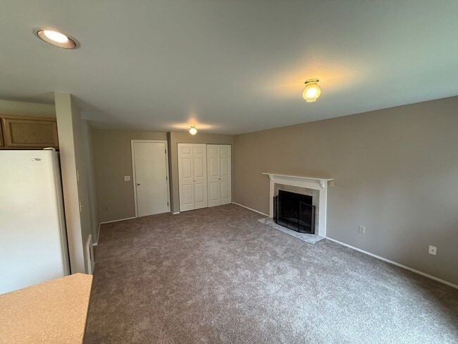 Building Photo - 4 Bedroom 2.5 Bath. Cul-de-Sac Home. New P...