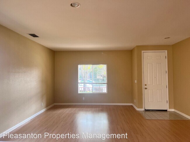 Foto del edificio - 3 br, 2 bath House - 31 Lily Ct.