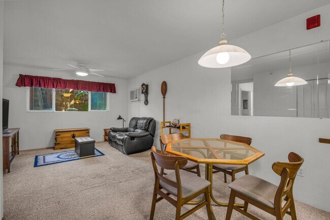 Foto del edificio - Move-In Ready 2BR/2BA Condo – Fully Furnished, AC, Washer/Dryer, 2 Parking stalls