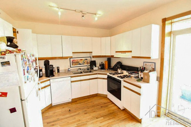 Building Photo - Great 2 Bedroom Apartment in Park Slope