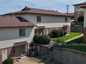 Building Photo - 903 Southwest Blvd