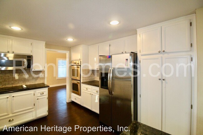 Building Photo - 4 br, 2.5 bath House - 11035 Forestview Lane