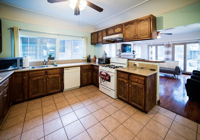 Cocina ha sido actualizada - 2406 5th Ave