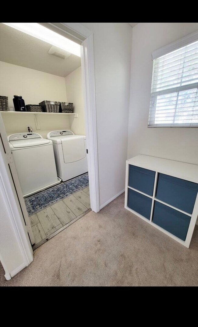 Building Photo - ?Charming 3-bedroom Home!