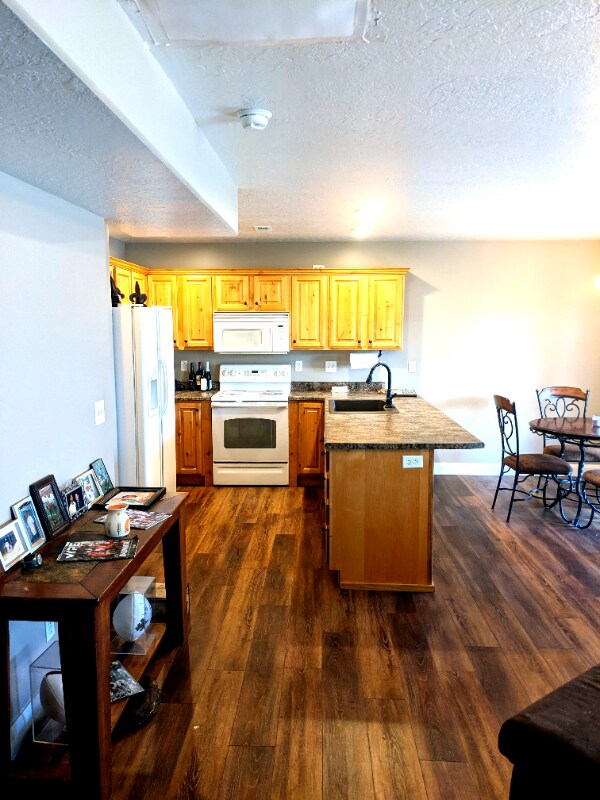 Building Photo - 22 Fairway Ln