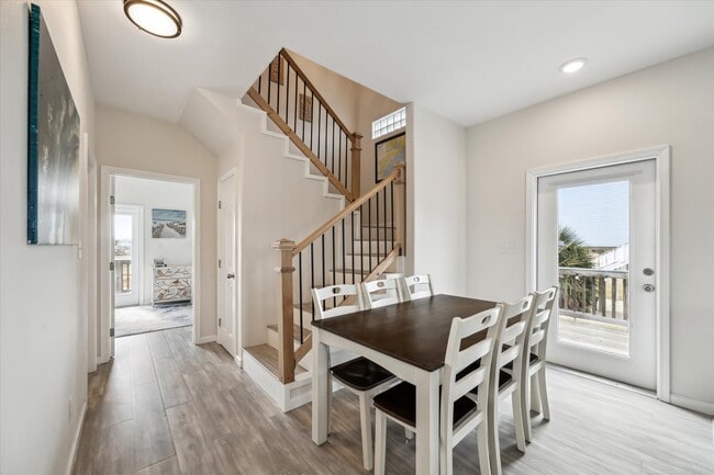 Building Photo - 14146 Miramar Dr