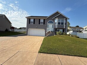 Building Photo - 3056 Valley Oaks Dr