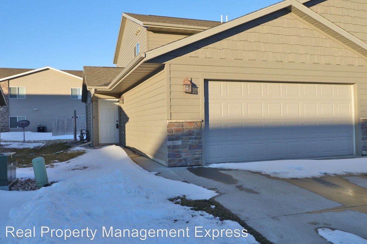 Primary Photo - 3 br, 2 bath Apartment - 200 Jerry Place