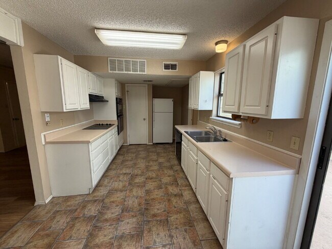 Building Photo - Cozy Elegance: Charming 2-Bed Lubbock Retreat with Fireplace & Spacious Living!