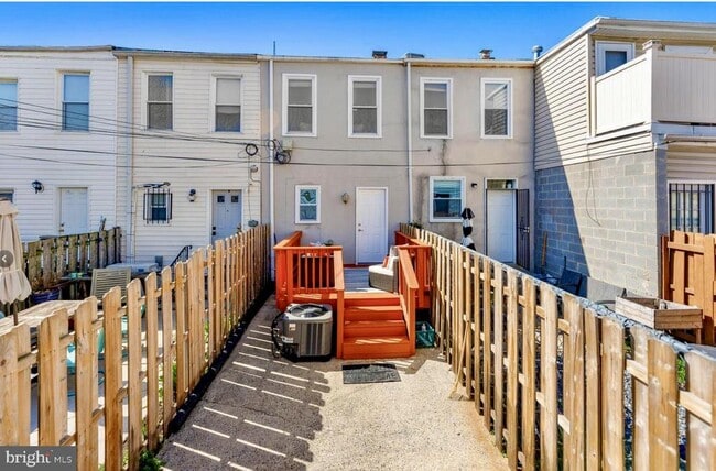 Building Photo - 649 20th St NE