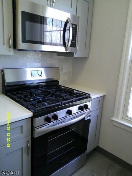 Foto del edificio - 7 Bashford Ave