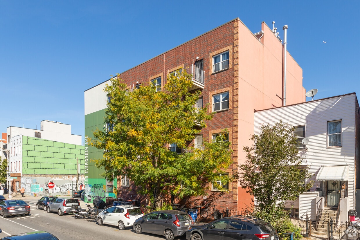 Foto del edificio - 261-263 Evergreen Ave