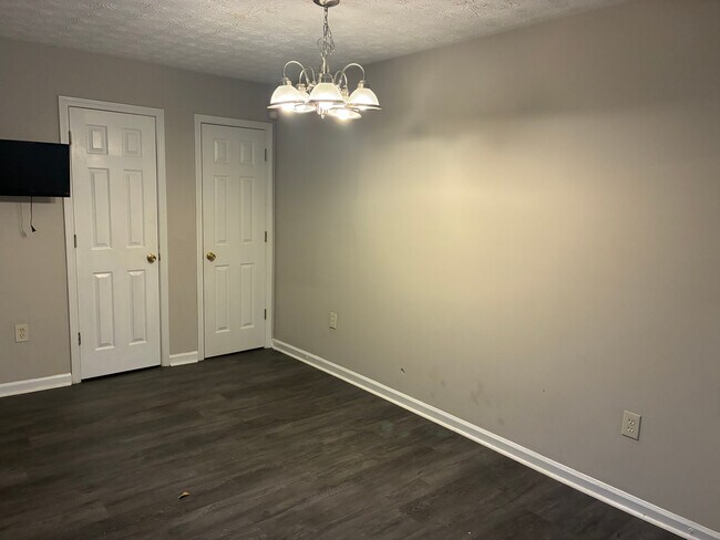 Foto del edificio - Room in Townhome on Wellington Chase Ct
