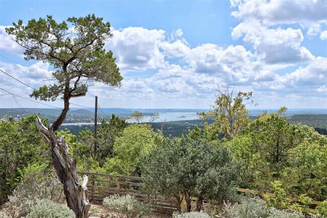 Foto del edificio - 8517 Grandview Dr