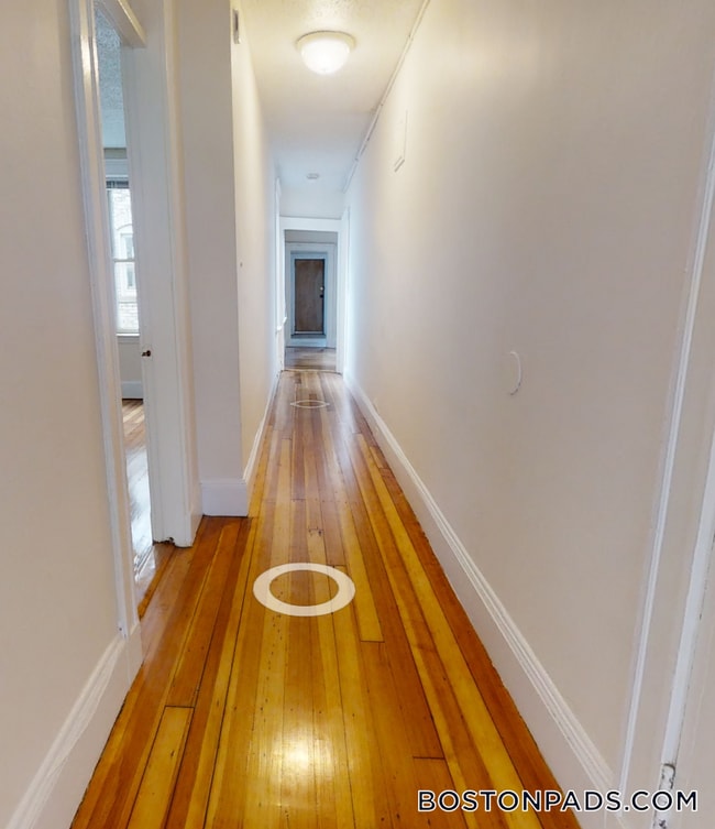 Building Photo - 15 Barrows St