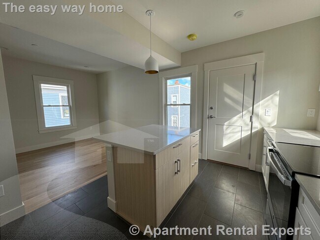 Building Photo - Riverside / Harvard 2 Bed - Brand New Reno