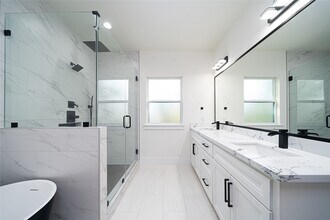 Building Photo - 2501 Parker Rd