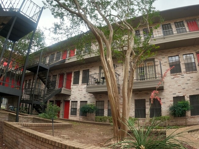 Somerset West Campus - 3BD/2BA - Reserved Parking - W/D - Shuttle Stop - $2200 - Somerset West Campus - 3BD/2BA - Reserved Parking - W/D - Shuttle Stop - $2200 Apartment