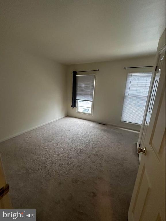 Building Photo - 105 Stanford Ct