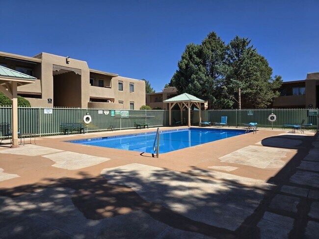 Foto del edificio - 601 W San Mateo Rd