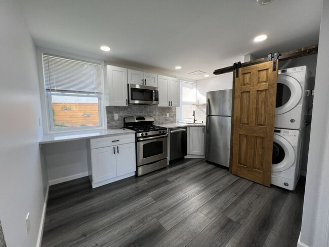 Building Photo - 8360 Ferndale St