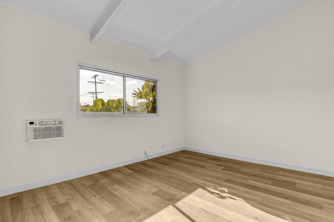 Building Photo - 7521 S Crenshaw Blvd