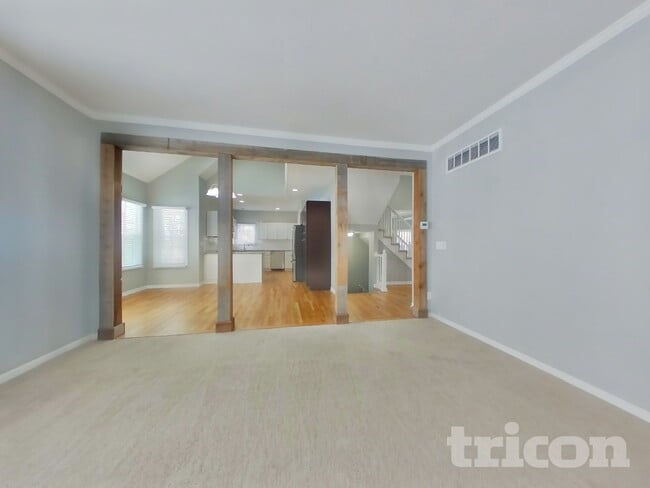 Building Photo - 302 E 123rd Terrace