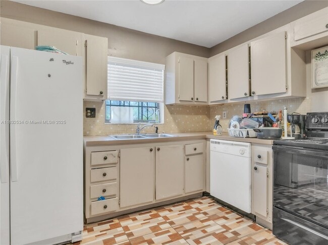 Building Photo - 11200 W Golf Dr