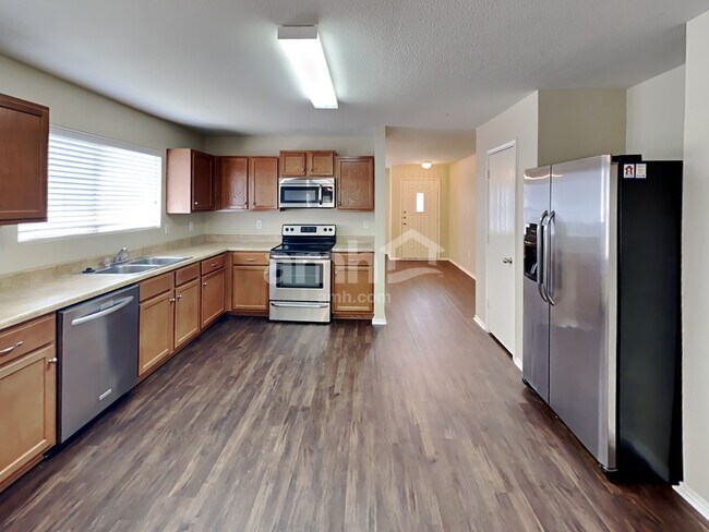 Building Photo - 8018 Silver Grove
