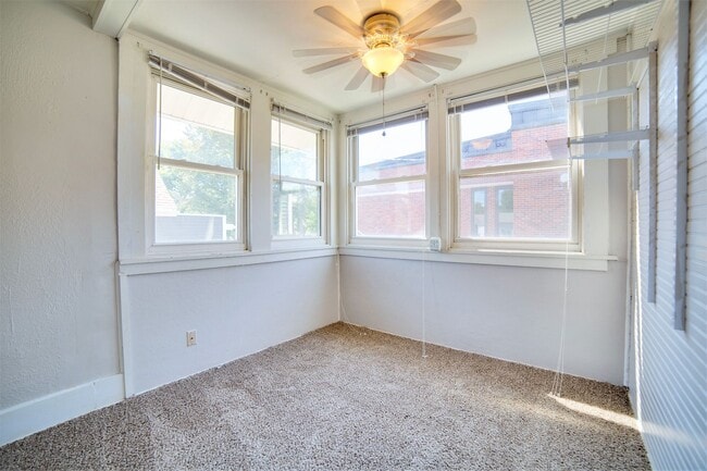 Building Photo - Knapp Duplex (2408/2410)