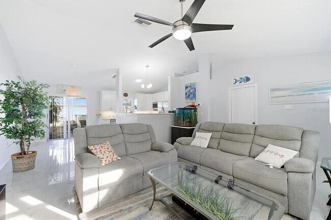 Foto del edificio - 7330 Ashmore Dr