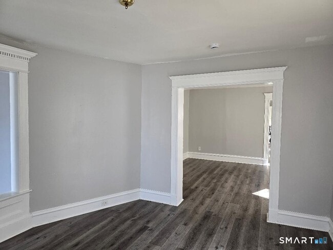 Building Photo - 154 Plaza Ave