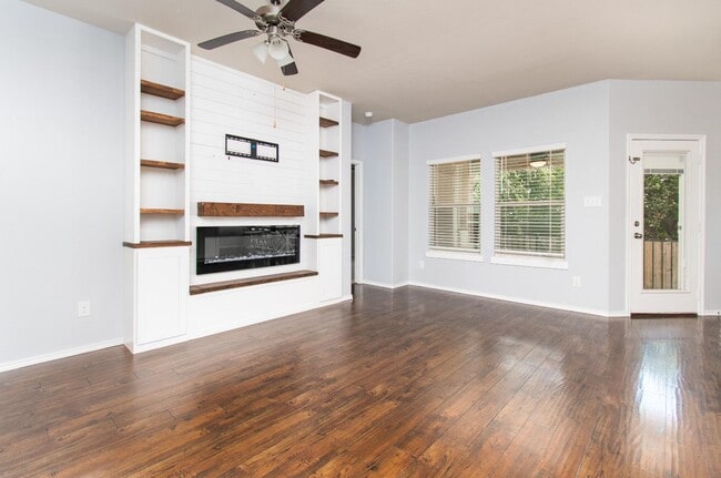 Building Photo - 4831 Rosaline Dr