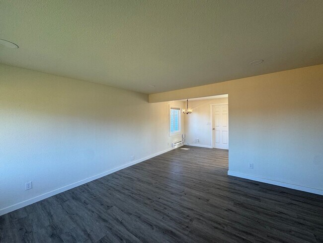 Building Photo - Central Tacoma 3-bedroom Rambler!