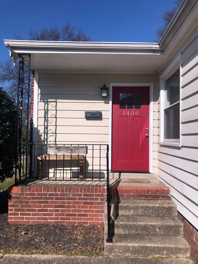 Building Photo - Beautiful, Updated 3 Bedroom Home in Sherw...