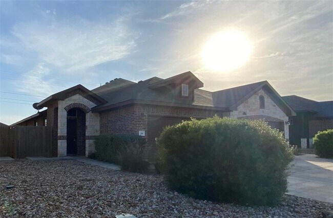Building Photo - 210 Hidden Springs Dr