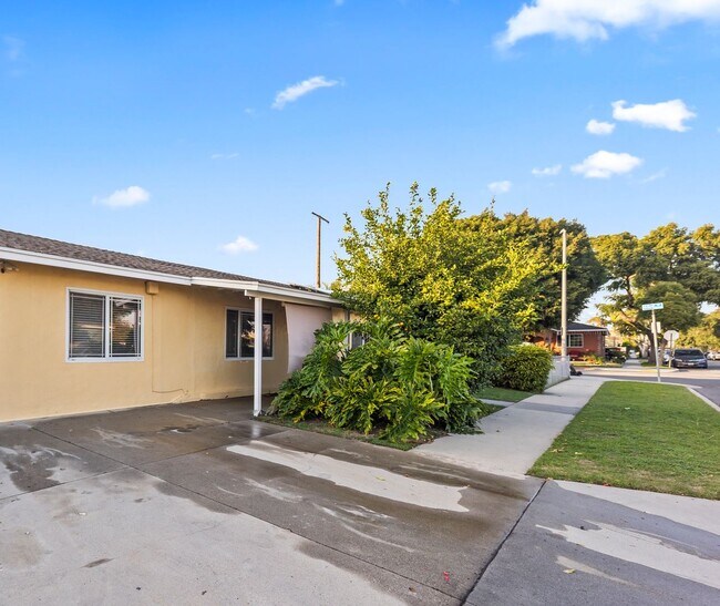 Building Photo - 6297 Orizaba Ave