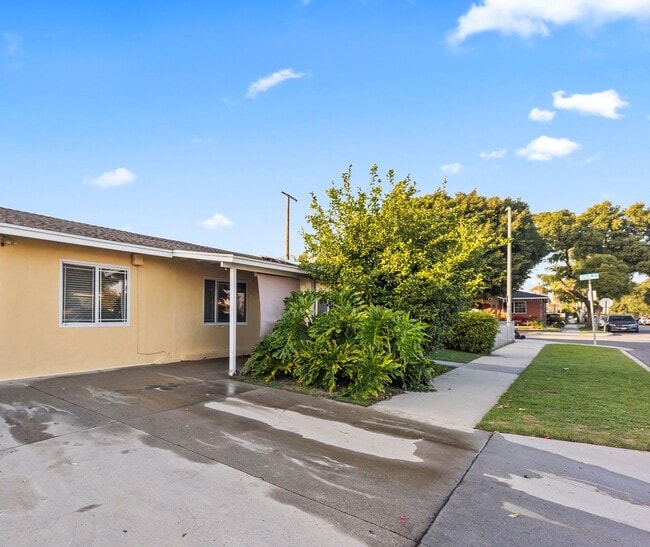 Building Photo - 6297 Orizaba Ave