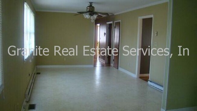 Building Photo - 1627 Pondella Dr