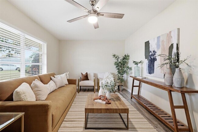 Foto del edificio - 2327 W Knollwood Pl