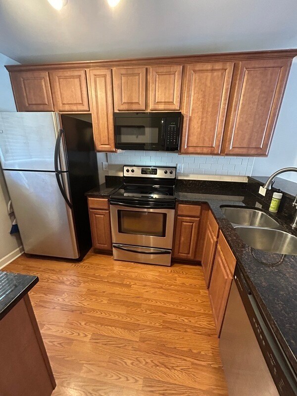 Building Photo - 1348 Green Oaks Ln