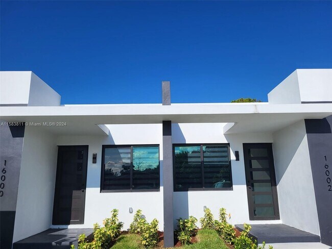 Building Photo - 16000 NW 38th Pl
