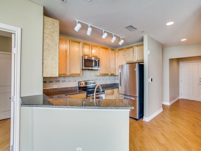 Building Photo - 1-Bedroom luxury Condo at The Tower in Downtown Fort Worth!