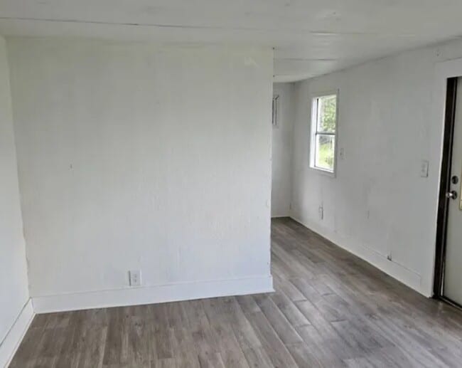 Building Photo - 15530 Mapletree Dr