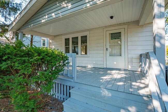 Building Photo - 1190 DIETZ AVE, AKRON 44301