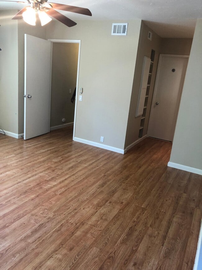 Building Photo - 11043 Clairemont Mesa Blvd