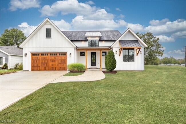 Building Photo - 13084 Whitney Rd
